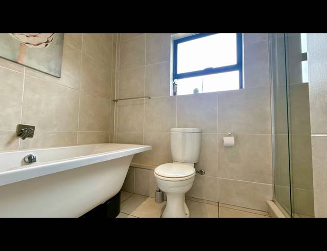 2 BEDROOM APARTMENT FOR SALE IN OAKDENE